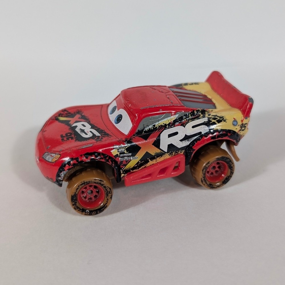 Disney Pixar Cars Lightning McQueen XRS Mud Racing Diecast Toy Car GBJ38 Red